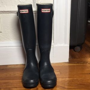 Hunter rain boots LIKE NEW Priced to sell!!